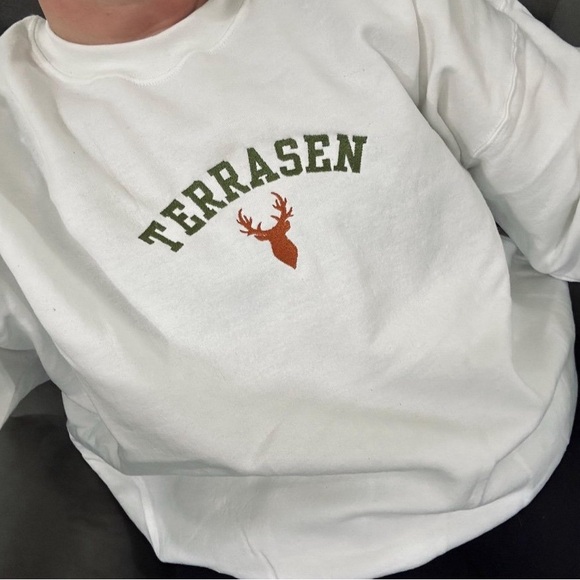 Terrasen Embroidered Sweatshirt Bookish Romantasy - Picture 2 of 3